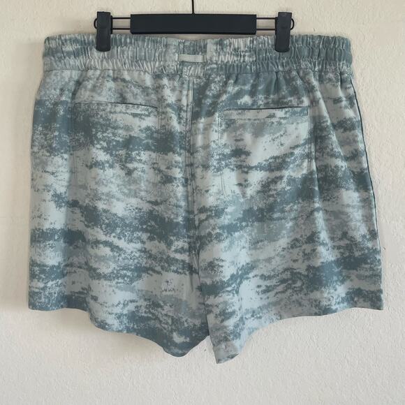 Athleta Farallon Short in Fog Camo Coast Grey 4in NEW - Size 1X - Picture 4 of 8